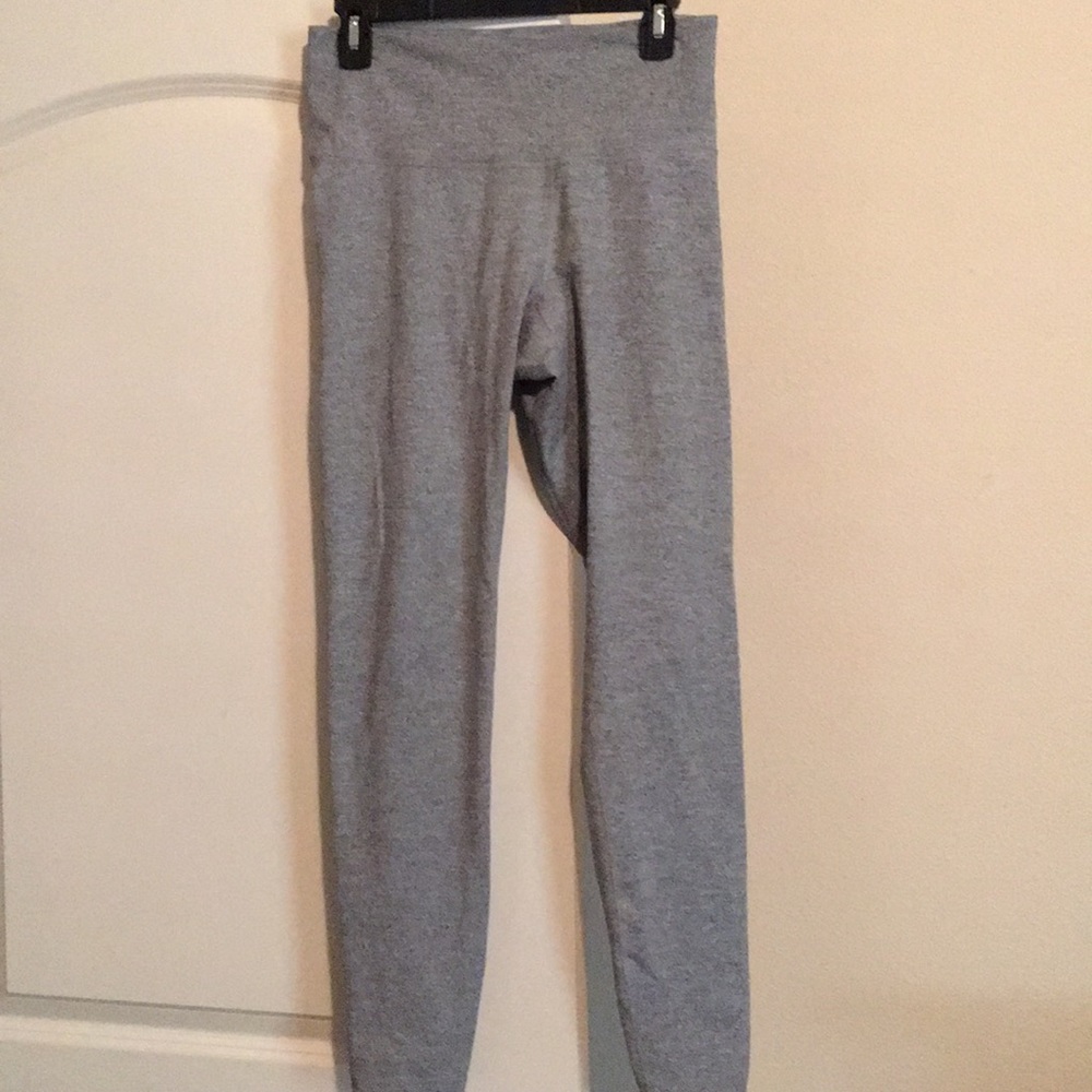 Grey stretchy active leggings